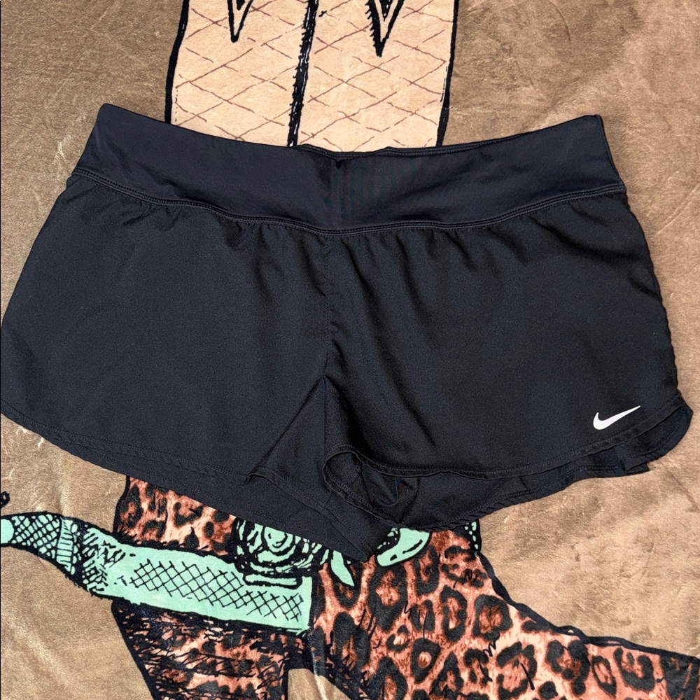 EUC LARGE Nike Women's Black Athletic Shorts